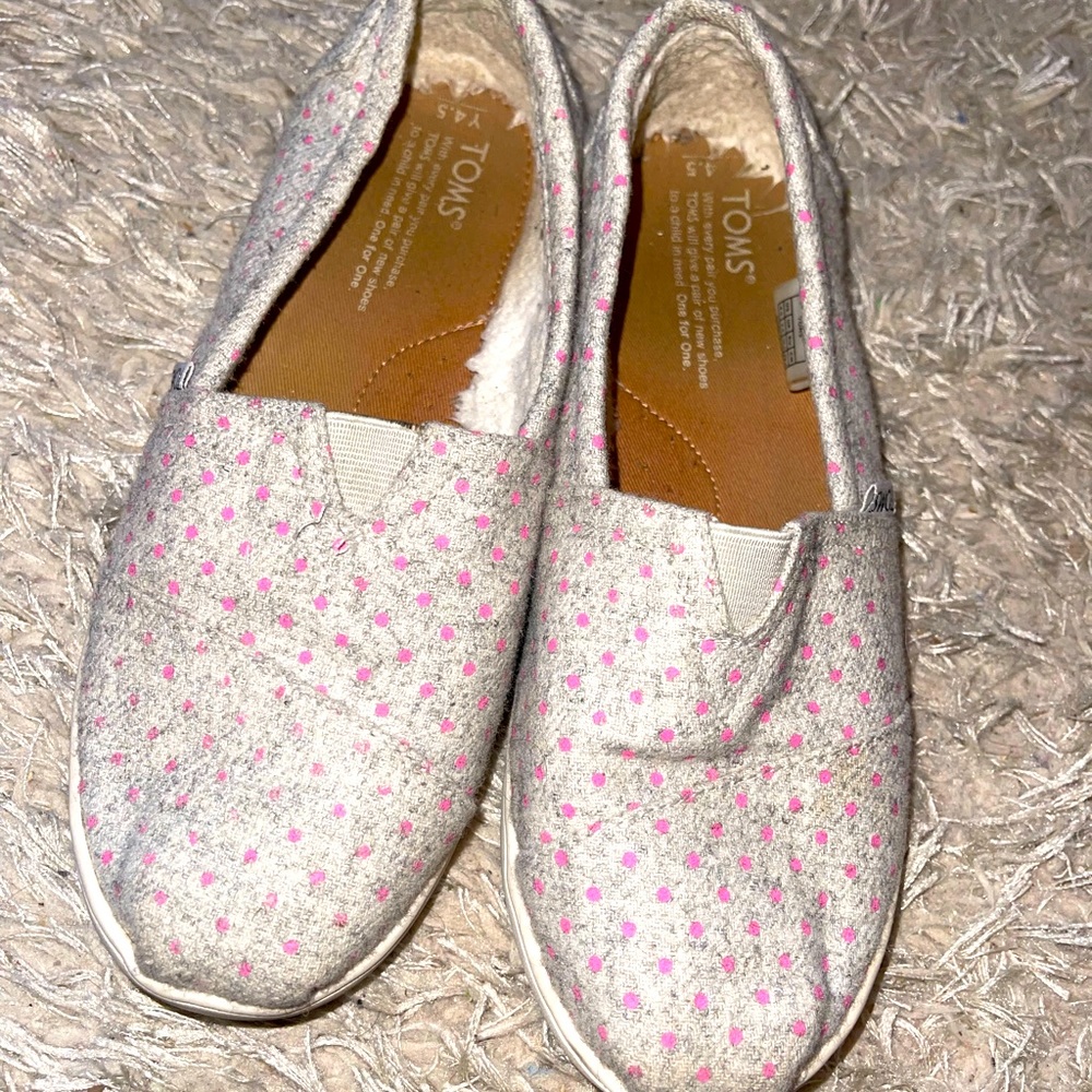 TOMS - Picture 1 of 2